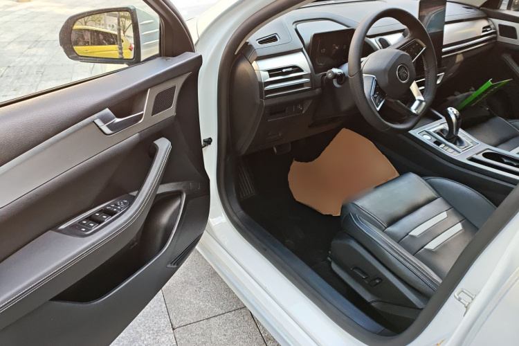 比亚迪 秦Pro 2020款 超越版 1.5TI 自动旗舰型中控内饰20