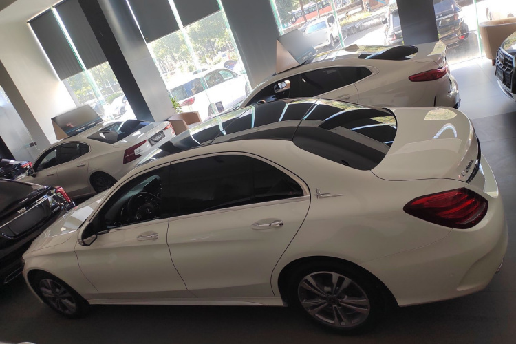 奔驰C级 2017款 改款 C 200 L 运动版车身外观4