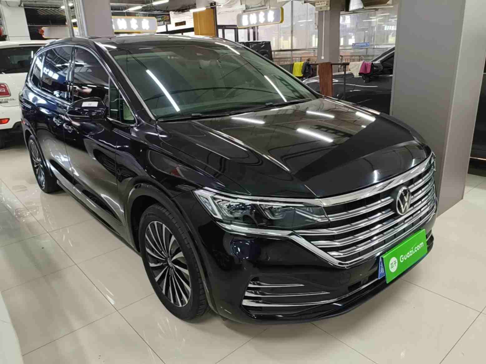 车辆右前45度外观