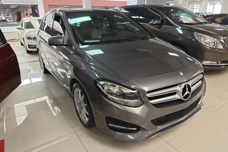 奔驰B级 2015款 B 200 动感型车身外观3