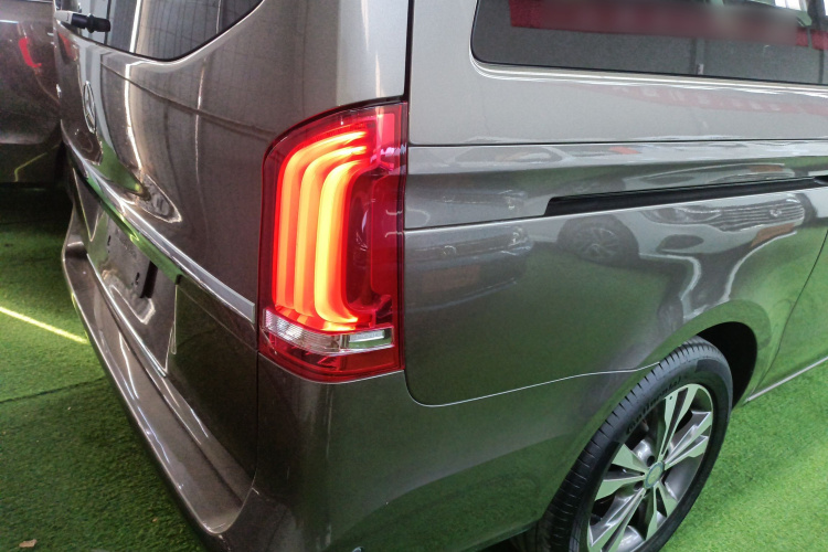 奔驰V级 2017款 V 260 领航版车身外观6006