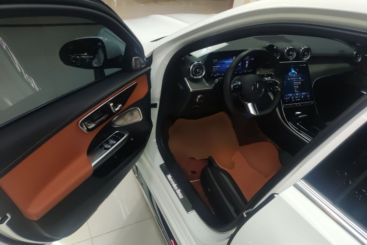 奔驰C级 2022款 C 260 L 运动版中控内饰20