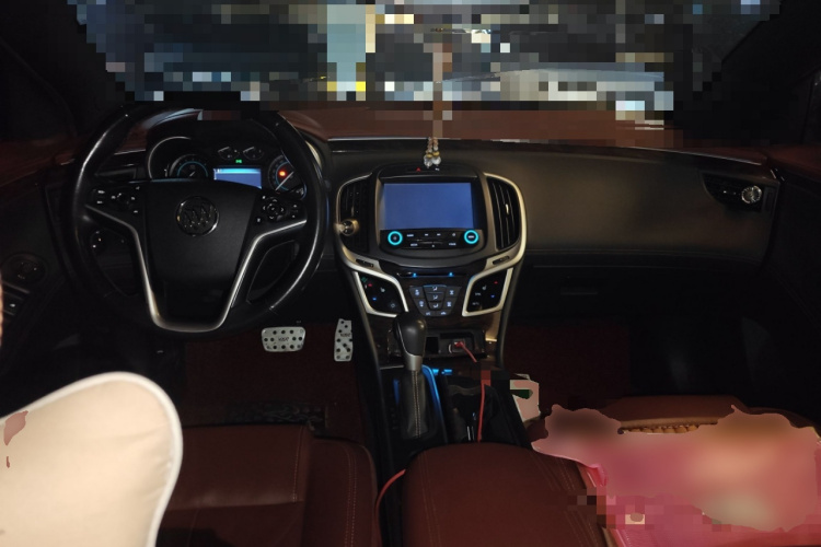 别克 君越 2014款 2.0T SIDI 精英技术型中控内饰12