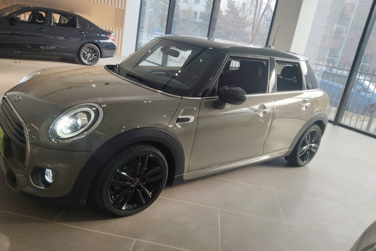 MINI 2019款 1.5T COOPER 赛车手 五门版车身外观4