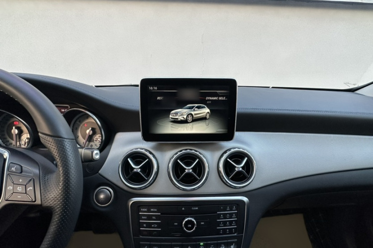 奔驰GLA 2016款 GLA 220 4MATIC 时尚型局部细节16