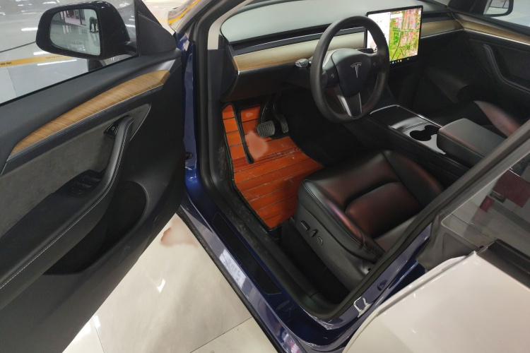 特斯拉 Model Y 2021款 长续航全轮驱动版中控内饰7003