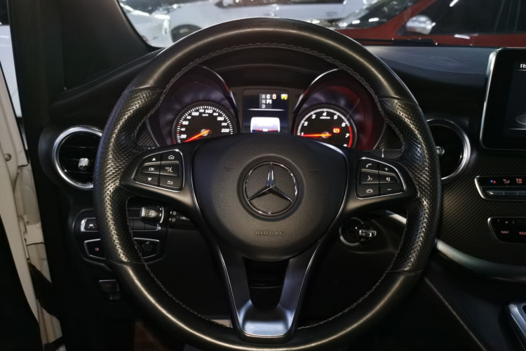 奔驰V级 2018款 V 260 AMG 运动版 国V局部细节13