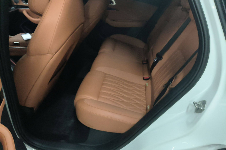 哪吒汽车 哪吒L 2024款 增程 220 闪充版中控内饰7004