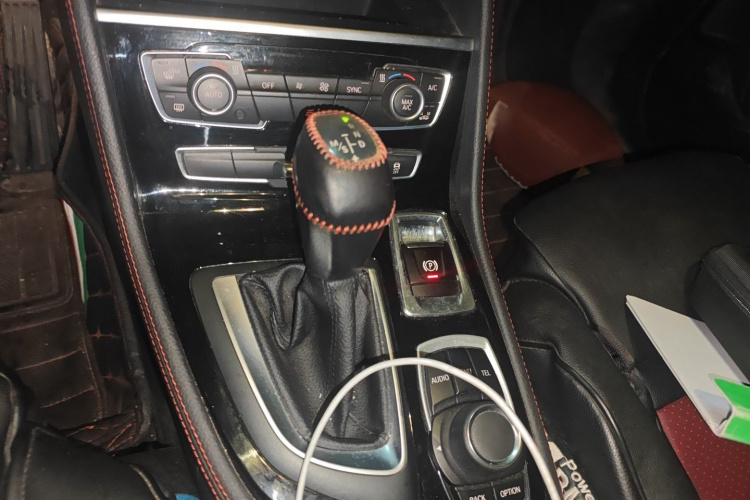 宝马2系多功能旅行车 2015款 218i 运动设计套装局部细节18