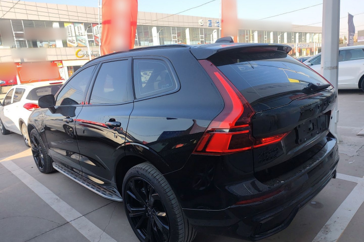 沃尔沃XC60新能源 2025款 插电式混动 长续航四驱智远极夜黑版车身外观4