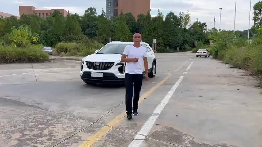 凯迪拉克XT4 2021款 28T 两驱技术型实拍1