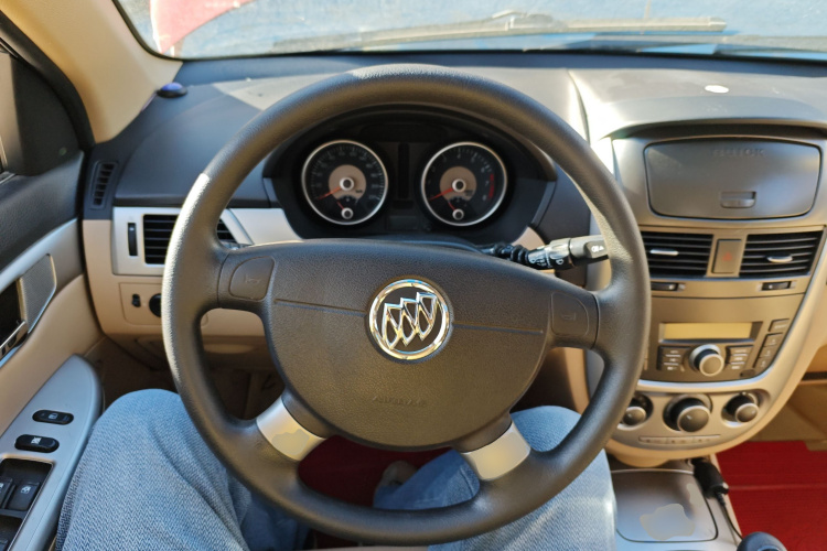 别克 凯越 2013款 1.5L 手动经典型中控内饰13