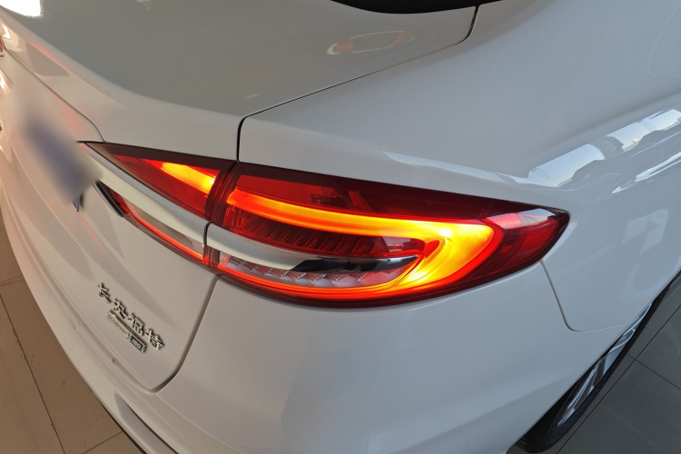 福特 蒙迪欧 2020款 EcoBoost 180 时尚型车身外观9