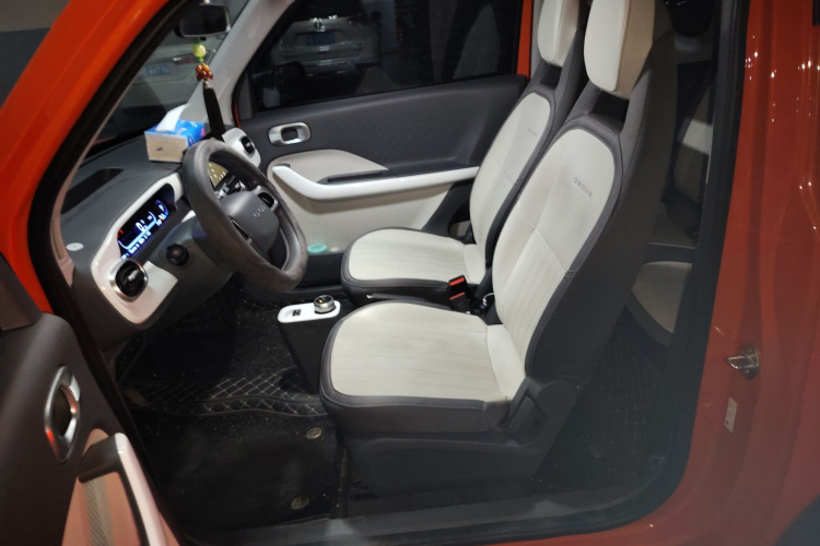 吉利银河 2025款 210km 熊猫骑士中控内饰19