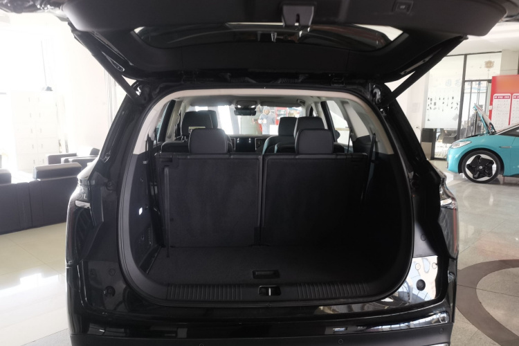 红旗HS7 PHEV 2024款 2.0T PHEV 四驱旗畅版 6座机舱底盘23