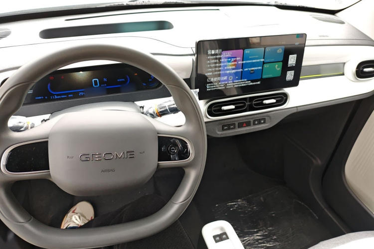 吉利银河 熊猫 2025款 210km 元气熊中控内饰7002