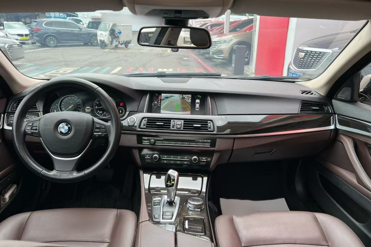 宝马5系 2017款 525Li 豪华设计套装中控内饰7013