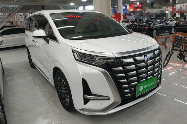 腾势D9 2022款 DM-i 970 四驱尊荣型车身外观3