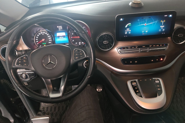 奔驰V级 2016款 V 260 领航版中控内饰7002