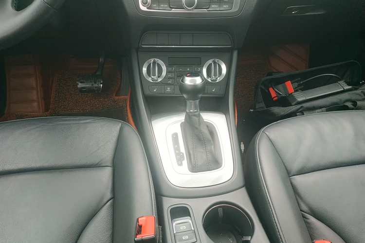 奥迪Q3 2013款 35 TFSI 舒适型局部细节18