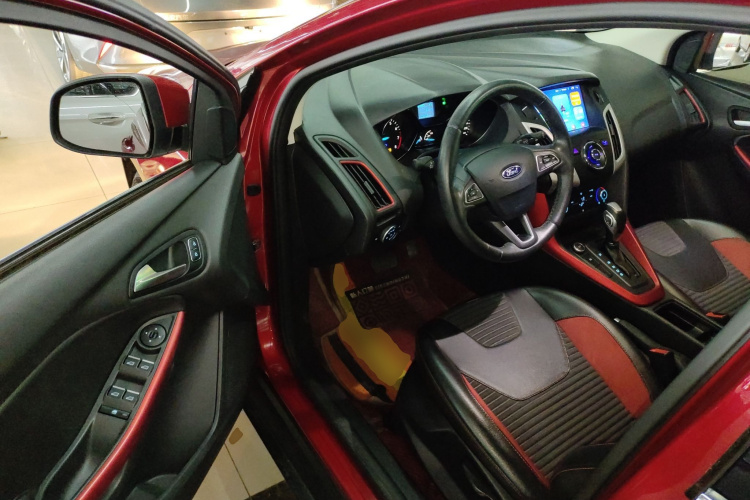 福特 福克斯 2020款 两厢经典 1.5L 自动风尚型中控内饰20