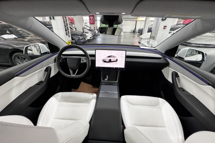 特斯拉 Model Y 2025款 后轮驱动版中控内饰7003