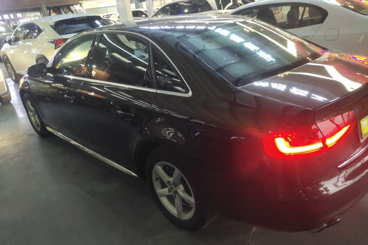 奥迪A4L 2015款 35 TFSI 自动标准型车身外观4