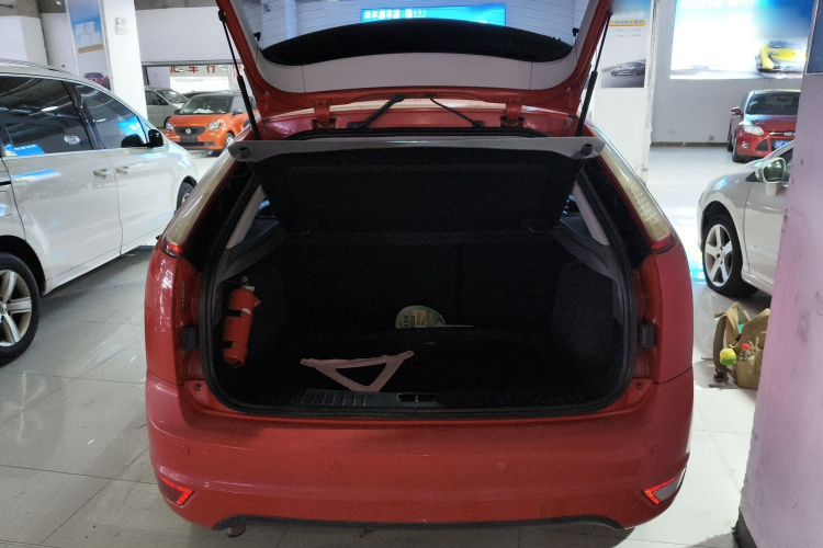 福特 福克斯 2013款 两厢经典 1.8L 自动基本型机舱底盘23