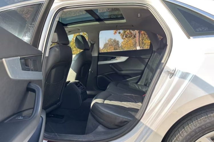 奥迪A4L 2018款 30周年年型 40 TFSI 时尚型中控内饰7005