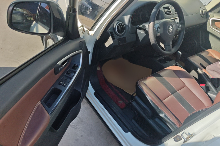 铃木 天语 SX4 2013款 酷锐 1.6L 自动20周年3G智能版中控内饰7003
