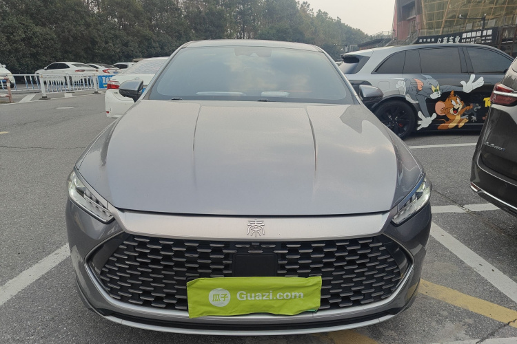 比亚迪 秦PLUS 2021款 DM-i 120KM 旗舰型车身外观2