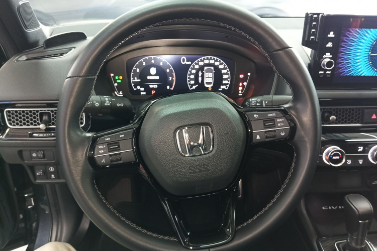 本田 思域 2022款 240TURBO CVT燃动版中控内饰13