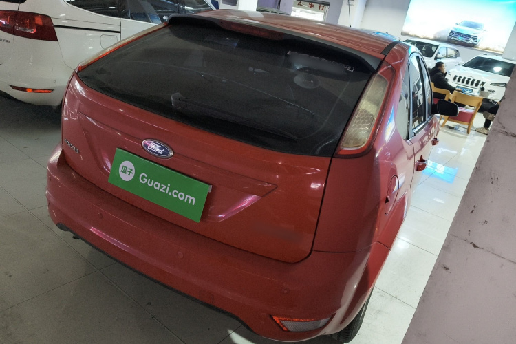 福特 福克斯 2013款 两厢经典 1.8L 自动基本型车身外观7