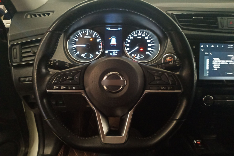 日产 奇骏 2021款 2.0L CVT 2WD XL ITS舒适纪念版局部细节13