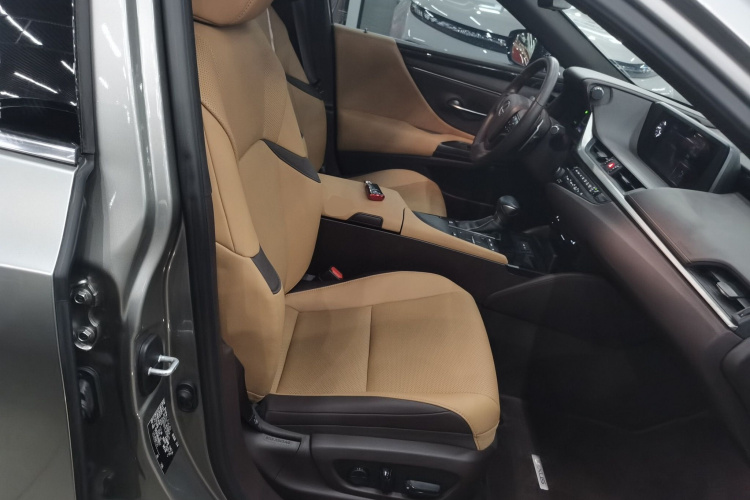 雷克萨斯ES 2020款 200 卓越版局部细节41