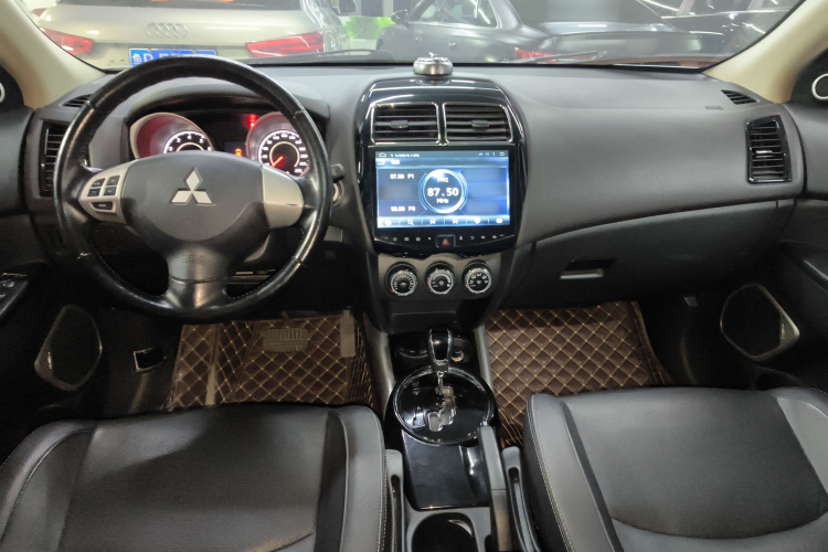 三菱 劲炫ASX 2018款 2.0L CVT两驱尊享版中控内饰12
