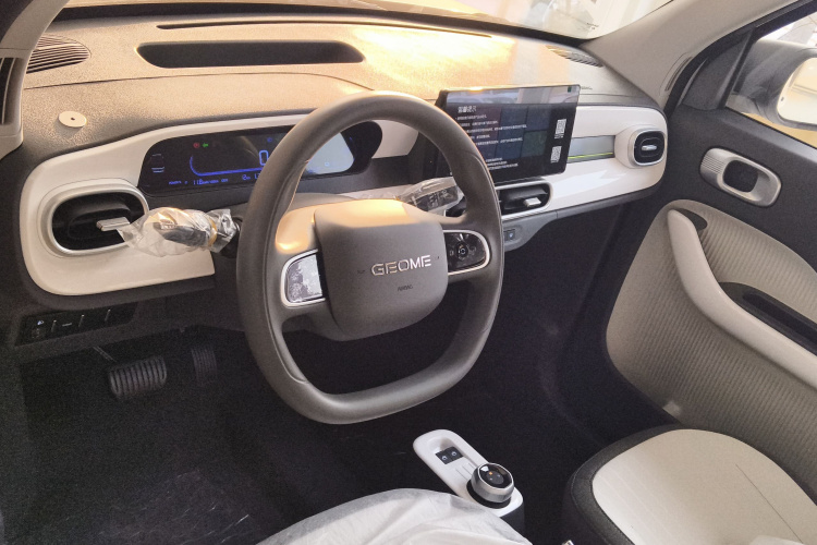 吉利银河 熊猫 2025款 210km 元气熊中控内饰7002