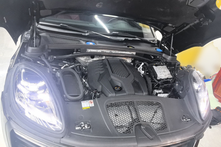 保时捷 2023款 Macan 2.0T机舱底盘24