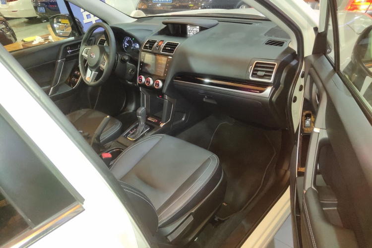 斯巴鲁 森林人 2018款 2.0i 时尚导航版局部细节41