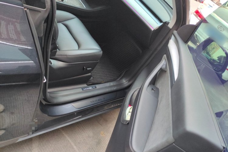 特斯拉 Model Y 2024款 后轮驱动版局部细节9005