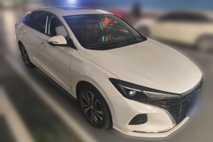 长安 逸动 2021款 PLUS 蓝鲸NE 1.4T GDI DCT尊贵型车身外观3