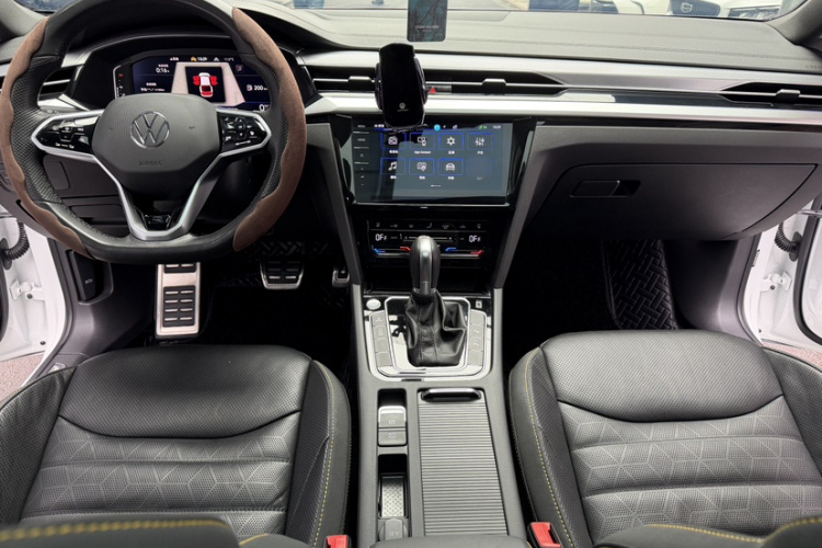 一汽-大众CC 2023款 380TSI 夺目版中控内饰7013