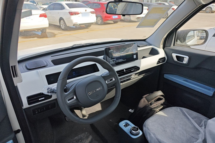 吉利银河 2024款 熊猫mini 200km 耐力熊中控内饰7002