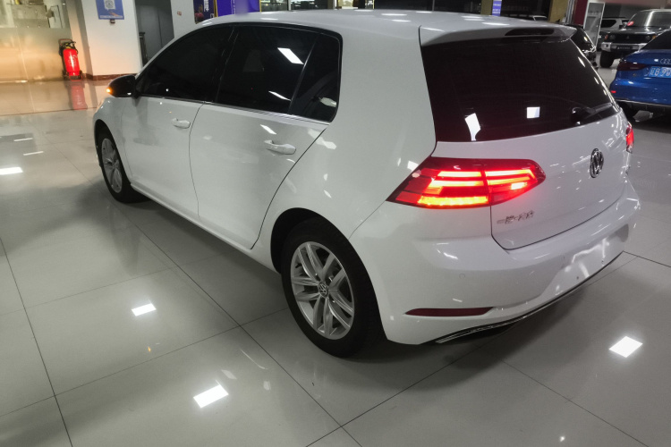 大众 高尔夫 2018款 230TSI 手动舒适型车身外观4