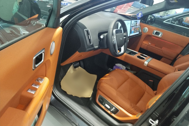 理想汽车 理想L9 2022款 Max中控内饰20