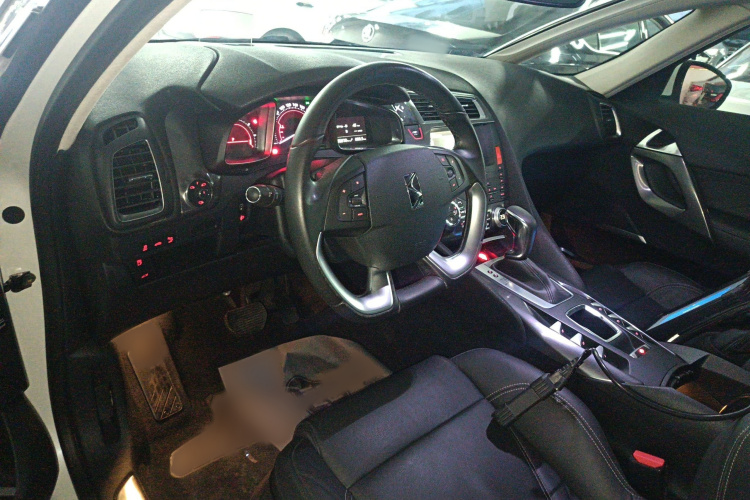 DS 5 2014款 1.6T 豪华版THP160中控内饰7002