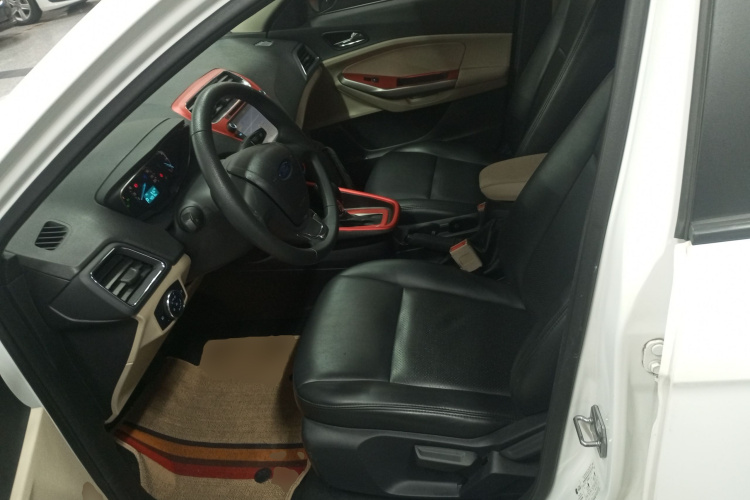 福特 福睿斯 2015款 1.5L 自动舒适型局部细节19