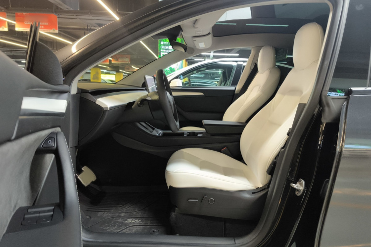 特斯拉 Model Y 2021款 Performance高性能全轮驱动版中控内饰7003