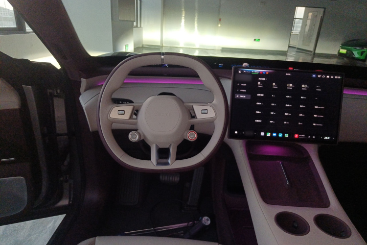 小米汽车 小米YU7 2025款 超长续航高性能四驱Max版中控内饰13