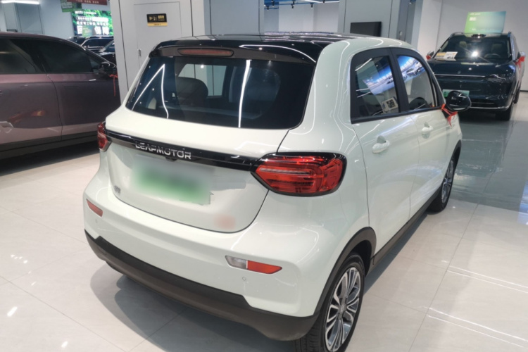 零跑汽车 零跑T03 2024款 403舒享版车身外观7